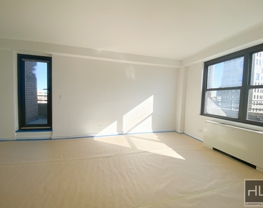 E 82 St - Photo Thumbnail 3