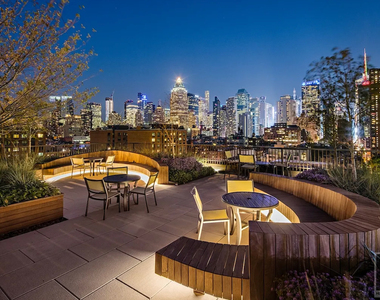 West 43rd Street - Photo Thumbnail 3