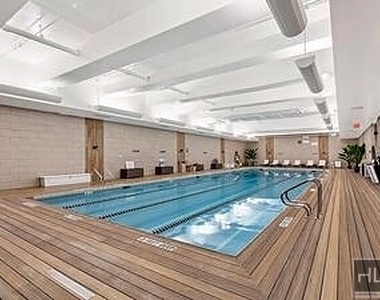 East 86th Street - Photo Thumbnail 2