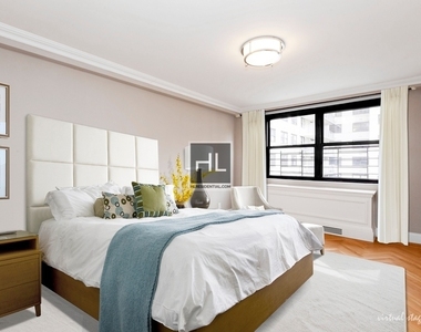 East 86th Street - Photo Thumbnail 4