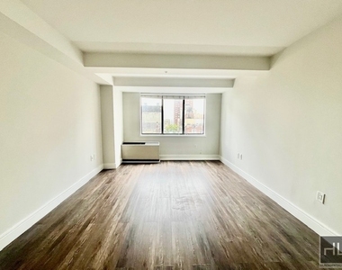 East 91st Street - Photo Thumbnail 1