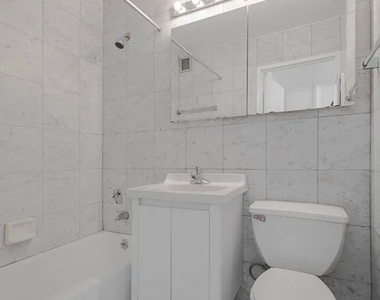 E 52nd St - Photo Thumbnail 2