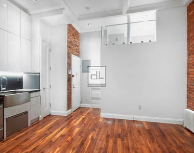 West 14 Street - Photo Thumbnail 8