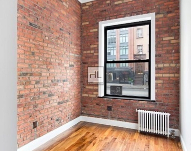 West 14 Street - Photo Thumbnail 6