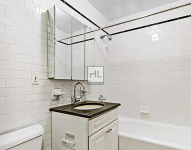 West 54 Street - Photo Thumbnail 5
