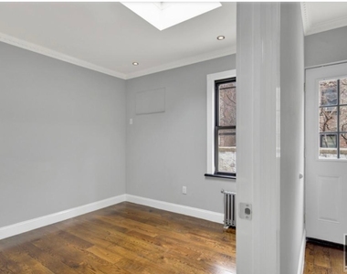East 26 Street - Photo Thumbnail 6