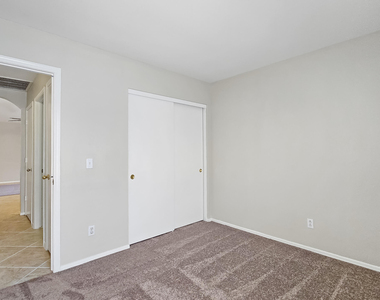 11224 W Alice Avenue - Photo Thumbnail 15