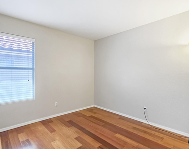 11224 W Alice Avenue - Photo Thumbnail 20