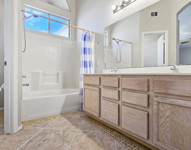 11224 W Alice Avenue - Photo Thumbnail 10