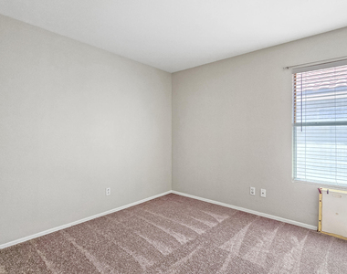 11224 W Alice Avenue - Photo Thumbnail 14