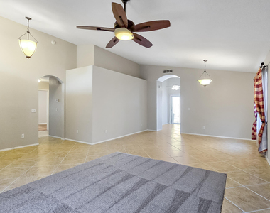 11224 W Alice Avenue - Photo Thumbnail 4