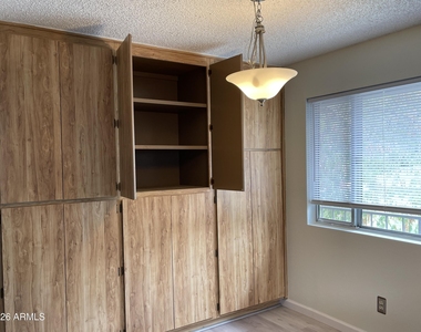 1023 N Granite Reef Road - Photo Thumbnail 3
