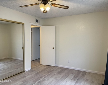1023 N Granite Reef Road - Photo Thumbnail 8