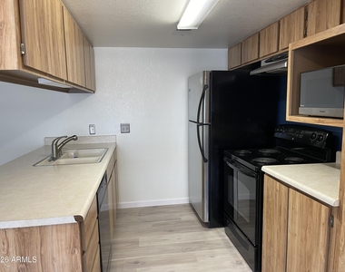 1023 N Granite Reef Road - Photo Thumbnail 4