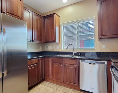 2515 N 148th Drive - Photo Thumbnail 7