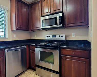 2515 N 148th Drive - Photo Thumbnail 8