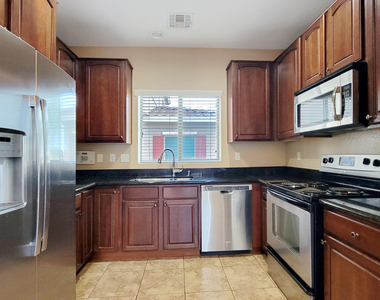 2515 N 148th Drive - Photo Thumbnail 6