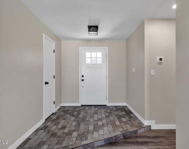 1134 E Loyola Drive - Photo Thumbnail 3