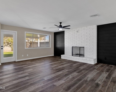 1134 E Loyola Drive - Photo Thumbnail 4