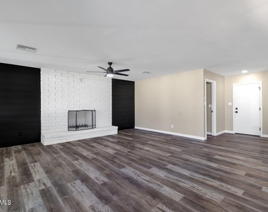 1134 E Loyola Drive - Photo Thumbnail 7