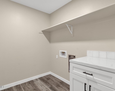 1134 E Loyola Drive - Photo Thumbnail 8