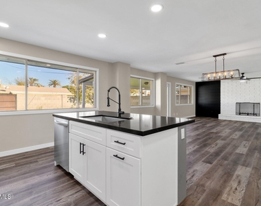 1134 E Loyola Drive - Photo Thumbnail 10