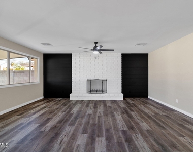 1134 E Loyola Drive - Photo Thumbnail 6
