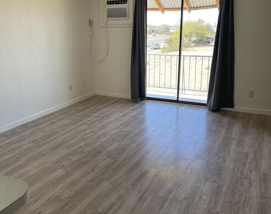 8220 W Monaco Boulevard - Photo Thumbnail 4