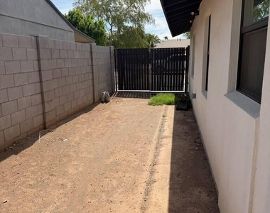 330 E Whitton Avenue - Photo Thumbnail 16