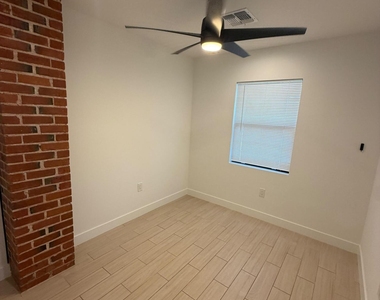 330 E Whitton Avenue - Photo Thumbnail 14