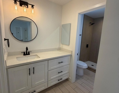 330 E Whitton Avenue - Photo Thumbnail 9