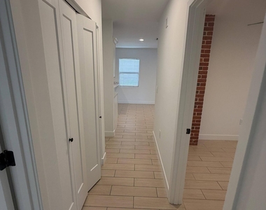 330 E Whitton Avenue - Photo Thumbnail 6