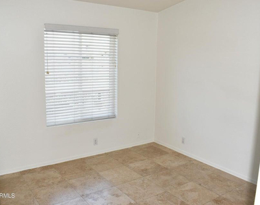 14203 N 19th Avenue - Photo Thumbnail 4