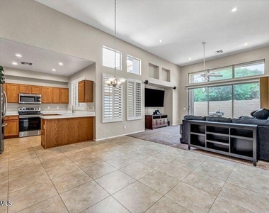 1167 N Cholla Street - Photo Thumbnail 2