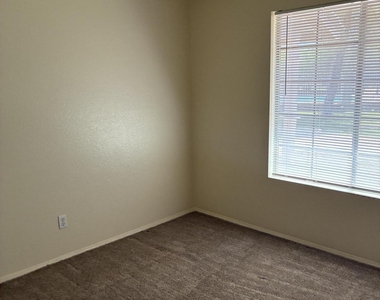 860 N Mcqueen Road - Photo Thumbnail 10