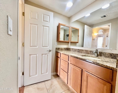 1125 E Broadway Road - Photo Thumbnail 14