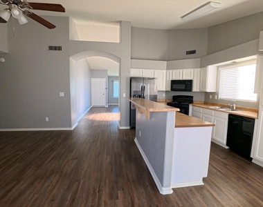 6218 E Colby Street - Photo Thumbnail 4