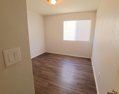 6218 E Colby Street - Photo Thumbnail 10