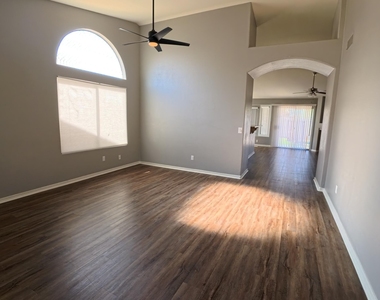 6218 E Colby Street - Photo Thumbnail 2