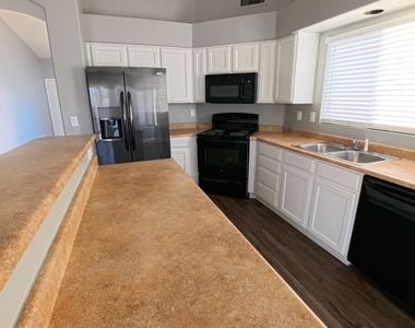 6218 E Colby Street - Photo Thumbnail 5