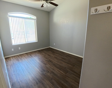 6218 E Colby Street - Photo Thumbnail 12