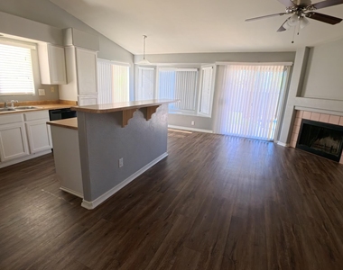 6218 E Colby Street - Photo Thumbnail 3