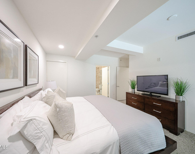 7121 E Rancho Vista Drive - Photo Thumbnail 10