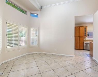 7421 S Kachina Drive - Photo Thumbnail 5