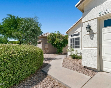 7421 S Kachina Drive - Photo Thumbnail 3