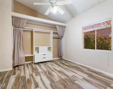 7421 S Kachina Drive - Photo Thumbnail 16