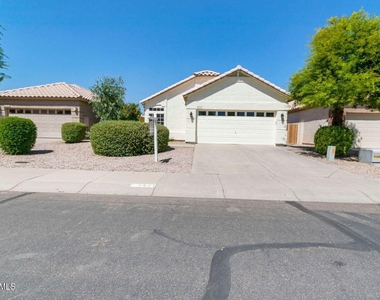 7421 S Kachina Drive - Photo Thumbnail 2