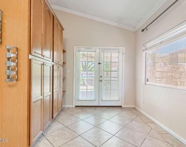 7421 S Kachina Drive - Photo Thumbnail 9