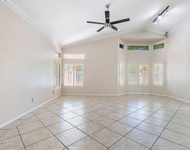 7421 S Kachina Drive - Photo Thumbnail 4