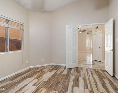7421 S Kachina Drive - Photo Thumbnail 17